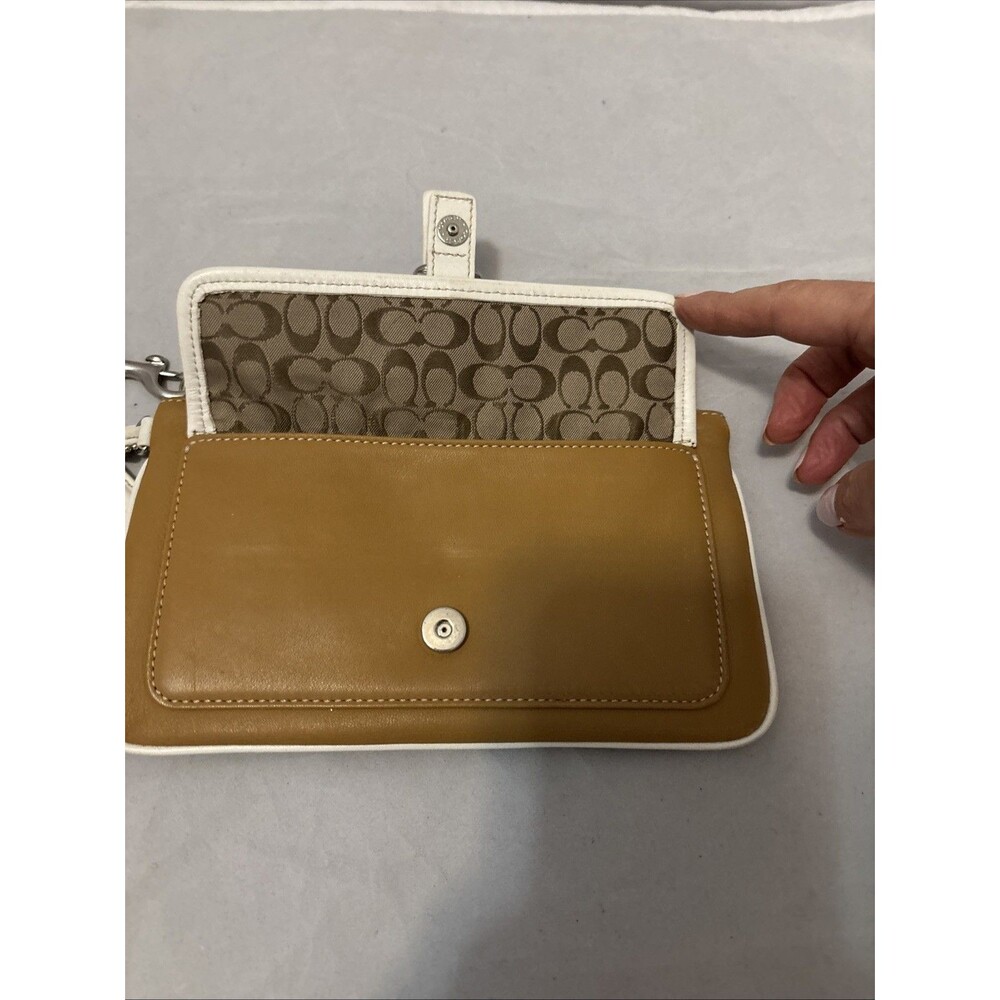 Coach Wristlet Tan Leather Clutch Small Purse Top Zip Front Magnetic Snap - Picture 6 of 7